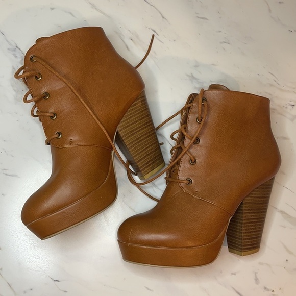 NWOT Lace-Up Heeled Boots - Brown - Size 6.5 - Picture 3 of 10